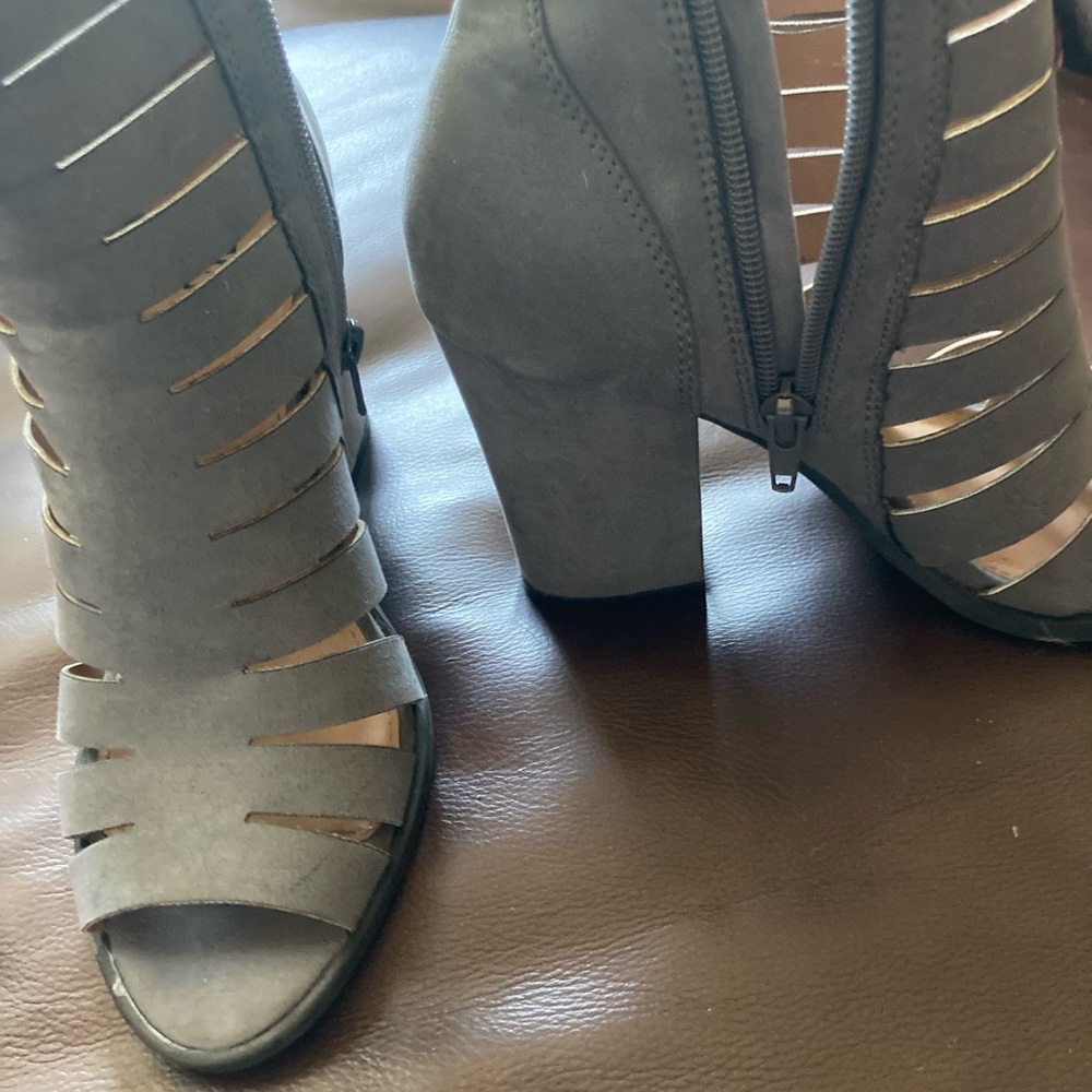 grey faux suede chunky heel shoesandal